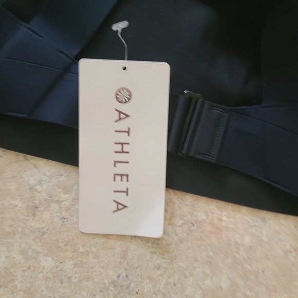 NWT Athleta Black/Navy D-DD Crossover Reversible Medium Support Bra in Small - Picture 5 of 6